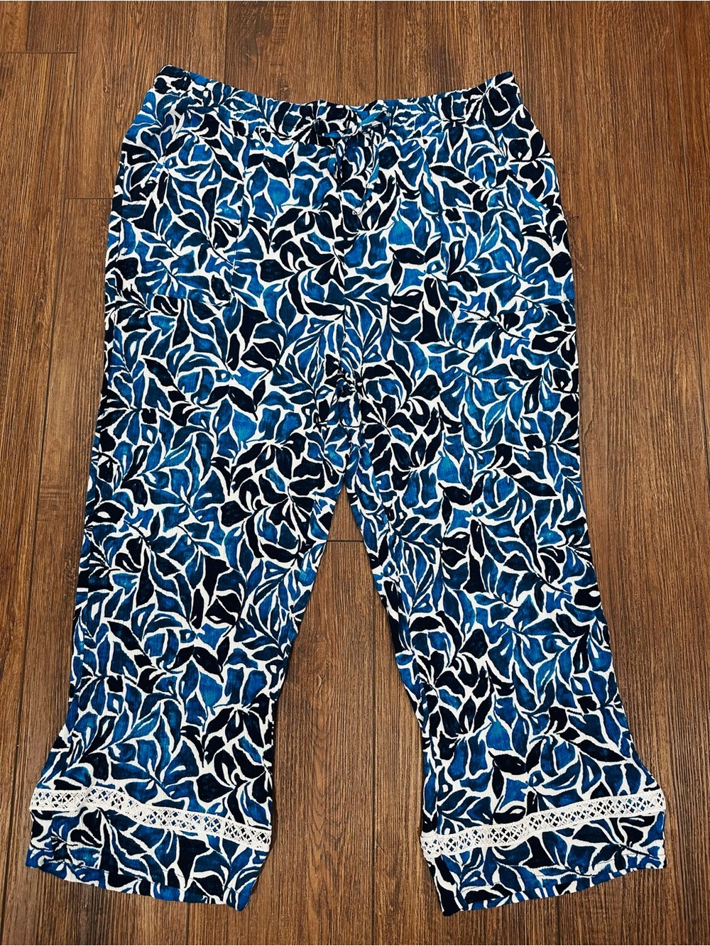 Robert Louis Blue & White Cropped Floral Pants